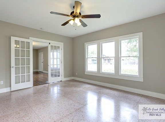 5th image of 611 W Levee St