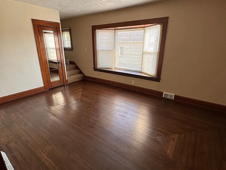 833 Lawrence Ave — Photo 12