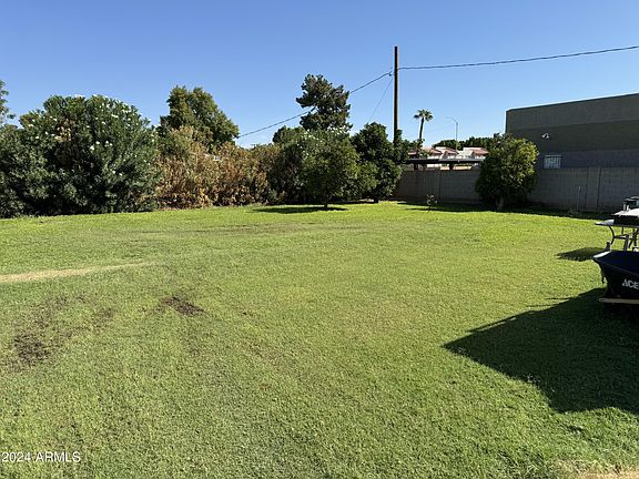 2nd image of 1046 E UNIVERSITY Drive