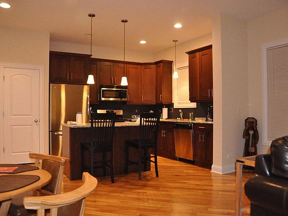 4th image of 2334 N Greenview Ave #1Y
