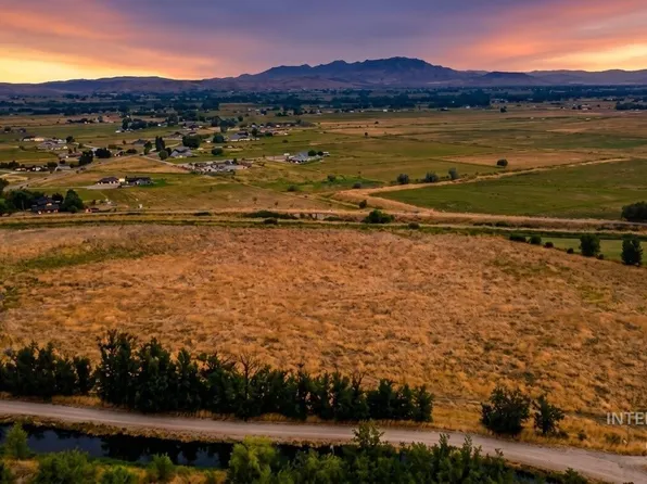 Toms Cabin Rd, Emmett, ID 83617