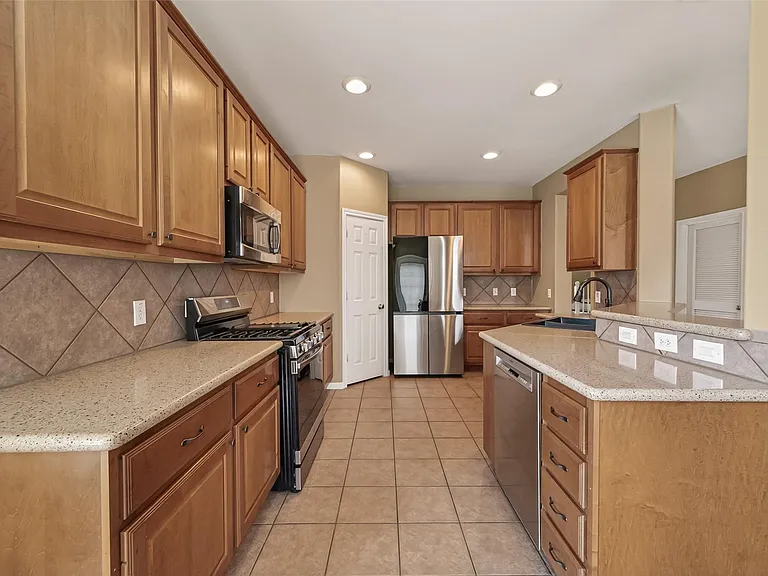 4702 Autumn Orchard Ln — Photo 5