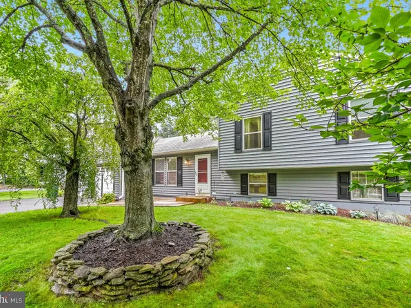 111 Sue Ann Ct, Sterling, VA 20164