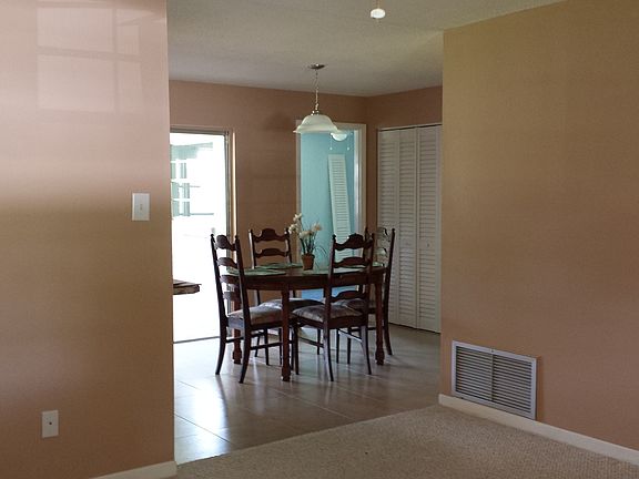 4th image of 78 Broadmoor Cir