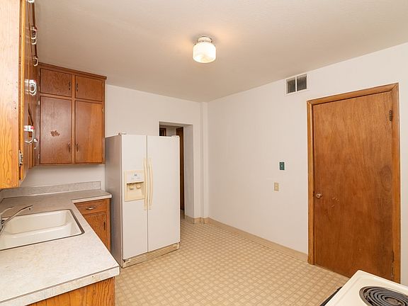 3rd image of 712 E McCarty St APT 3