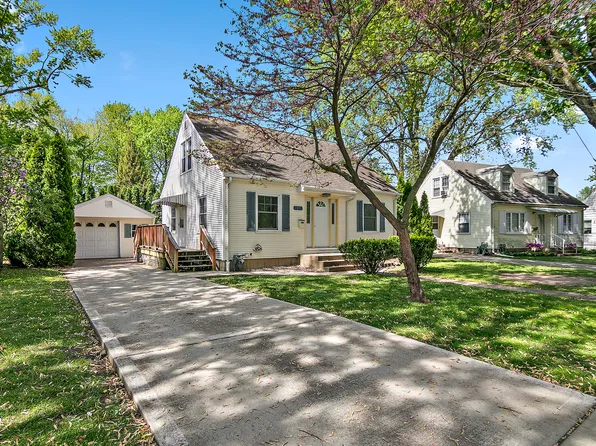 1357 Lennington Cir NW, Kankakee, IL 60901