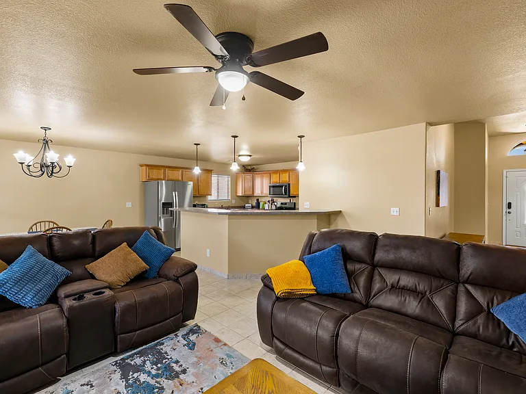 1303 Fountain Loop — Photo 4