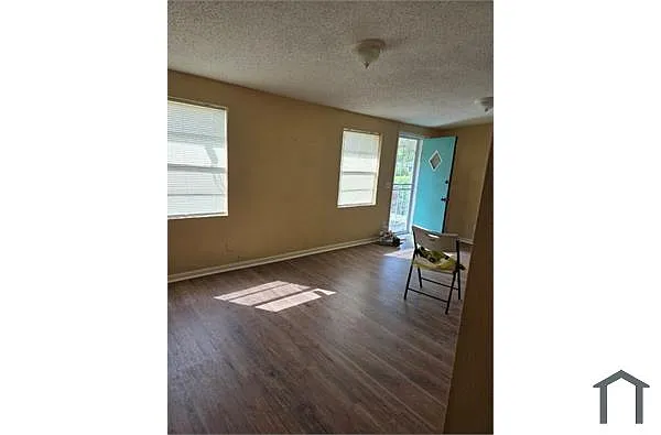 Building Photo - 4019 Lockhart Dr N