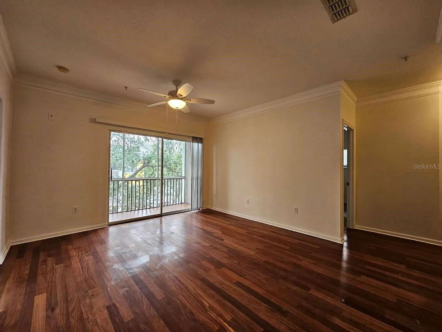 3 bed, 2.0 bath, 1401 sqft, $2,495 — Photo 2
