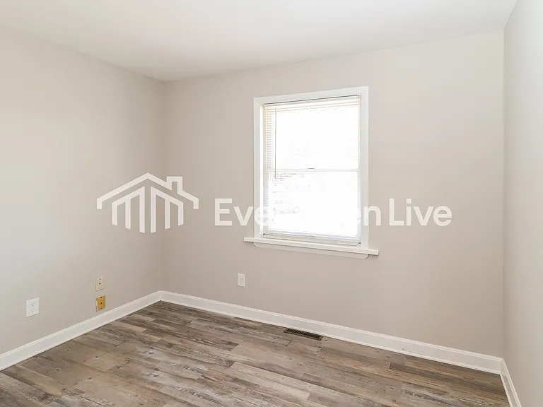 737 Eddy Rd — Photo 12