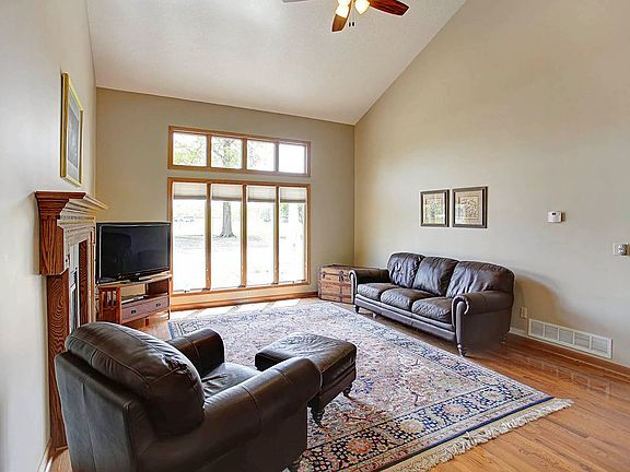 5th image of 4417 Meadowlands Dr