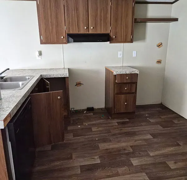185 Lakeside Ln — Photo 3