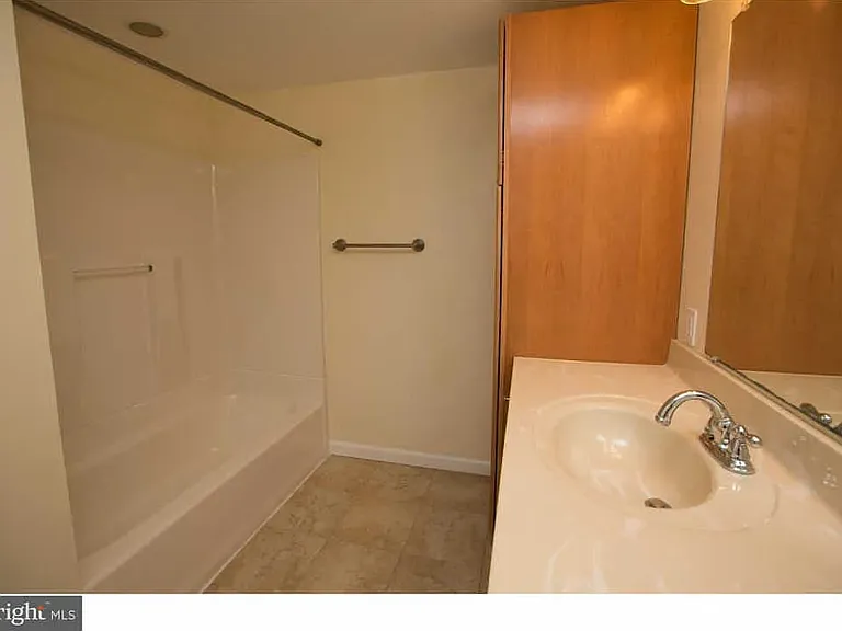 4431 Silverwood St — Photo 13