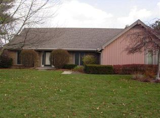 5300 Fairmeadow Dr, Sylvania, OH 43560