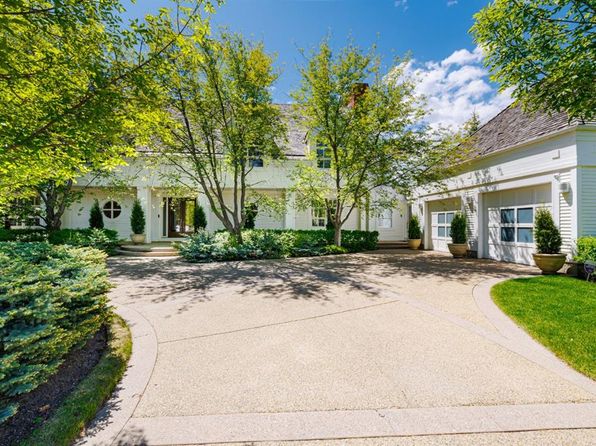 3050 N Signal Hill Dr SW, Calgary, AB T3H 2X7