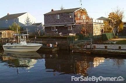 -DEEP WATER DOCK, ACCESS to BAY & OCEAN-
						:
						Bring your boat or rent out 2 separate dock spaces for $2500.00 for the season.