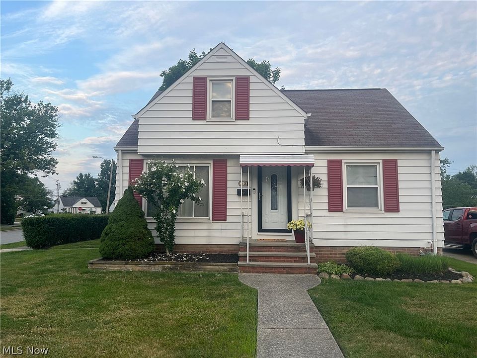 1st image of 450 Maplewood Dr