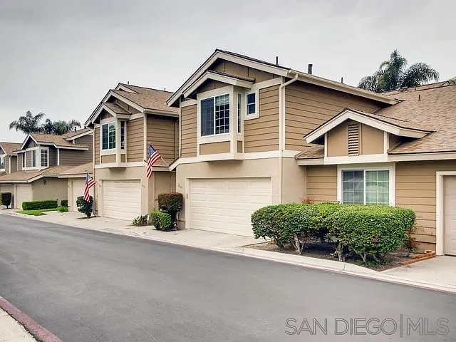 4 bed, 1724 sqft, $4,585 — Photo 3