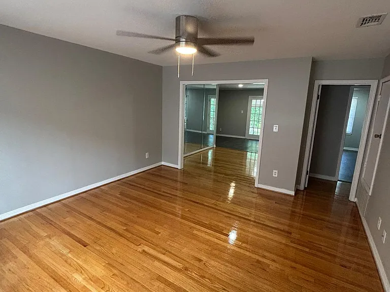 320 Vanderbilt Dr — Photo 17