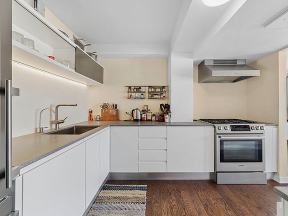 5th image of 5801 N Sheridan Rd APT 14A