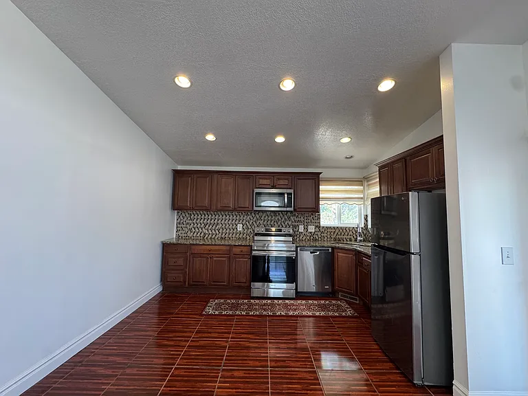 3720 S Hampshire Cir — Photo 4