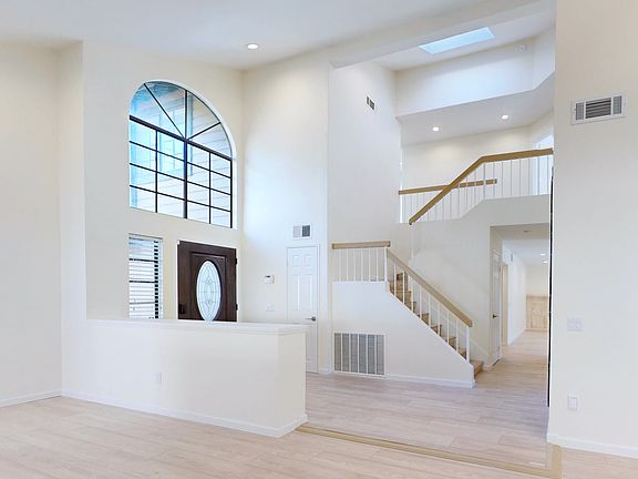 2nd image of 5813 Serrania Ave
