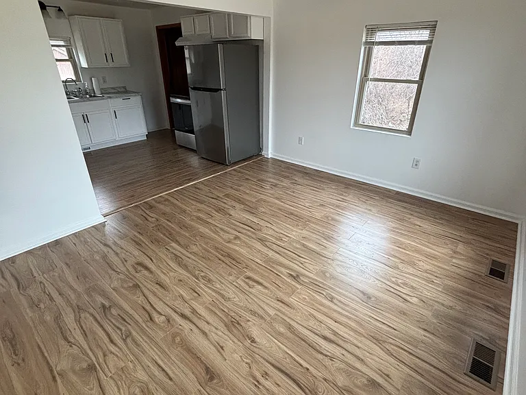 160 W Scripps Rd — Photo 2