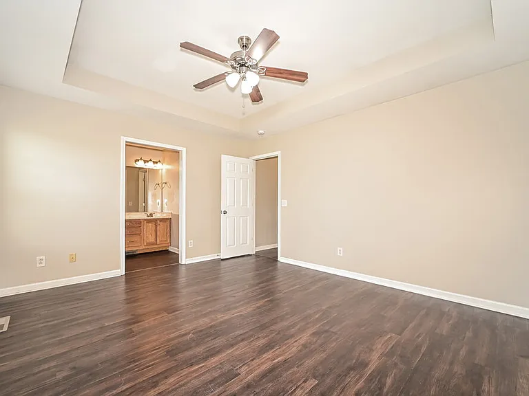 2619 Danbury Cir — Photo 10