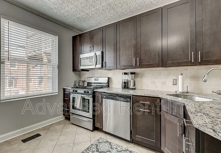 528 S Streeper St — Photo 10