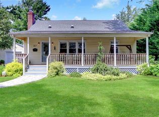 37 Woodside Ave, Islip, NY 11751