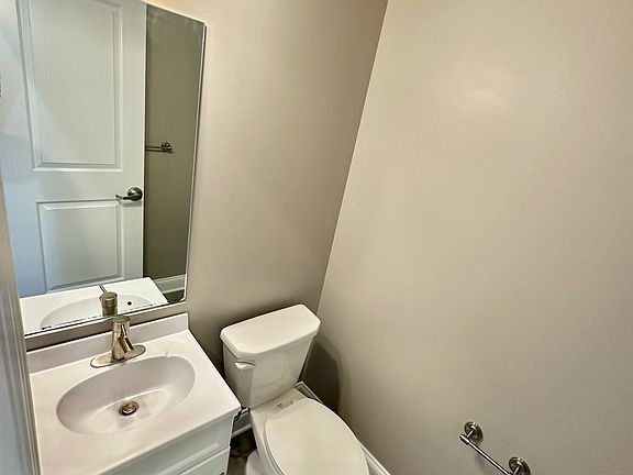 4th image of 241 Main St #504