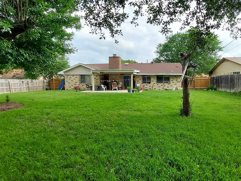 2303 Dover Rd — Photo 10