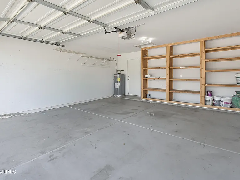 543 W Grovers Ave — Photo 23