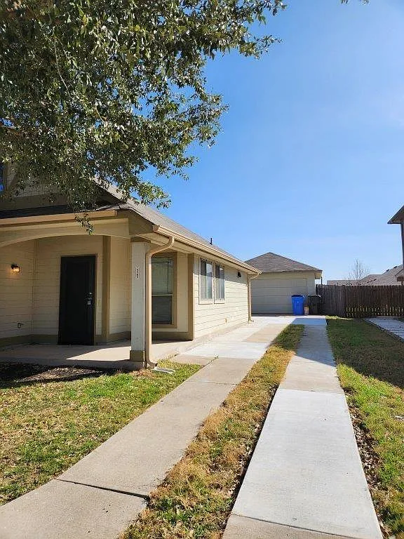 3 bed, 2.0 bath, 1091 sqft, $1,700 — Photo 4