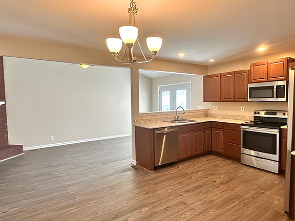 3rd image of 5103 Cynthia Dr