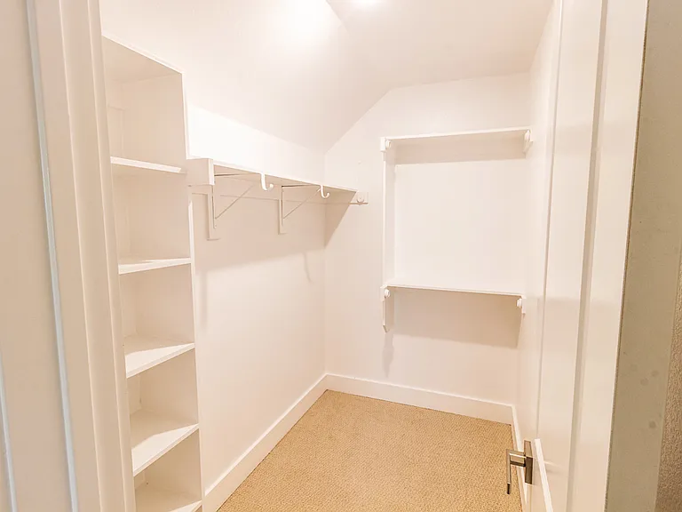 536 Highview Ct — Photo 16
