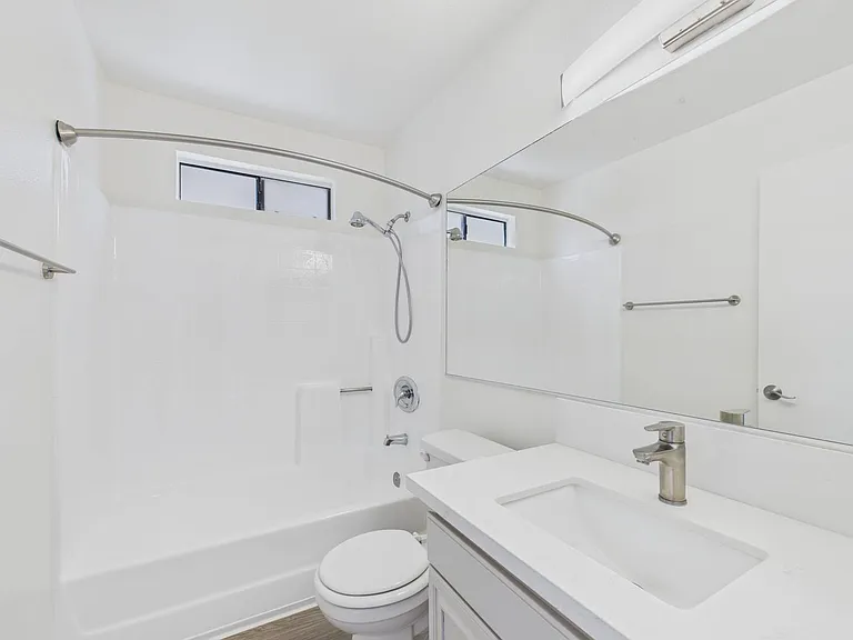 11325 Morrison St — Photo 25