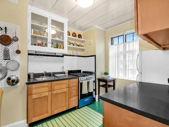 116 Pinehurst Avenue image 4 of 15