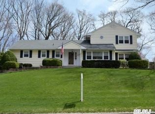 11 Tall Tree Ln, Rocky Point, NY 11778