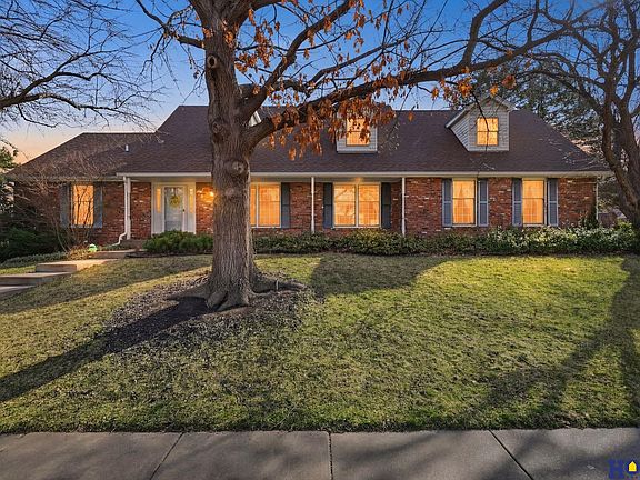 2nd image of 930 Evergreen Dr