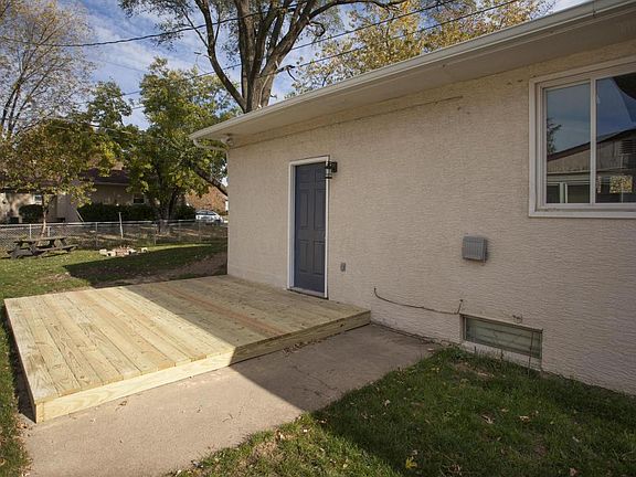 3rd image of 6451 Ambleside Dr