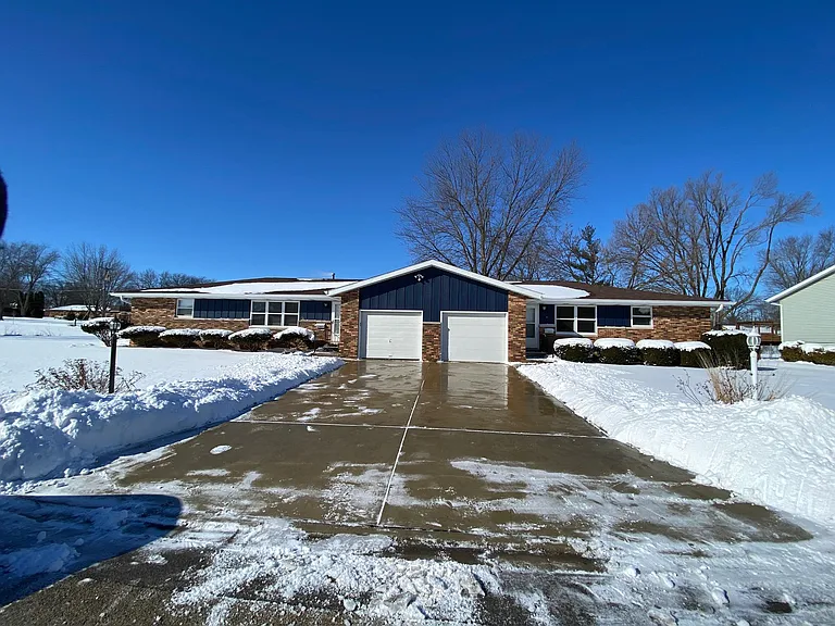 337 North Drive is the unit on the left