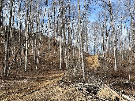 2nd image of 3718 Barnetts Creek Rd