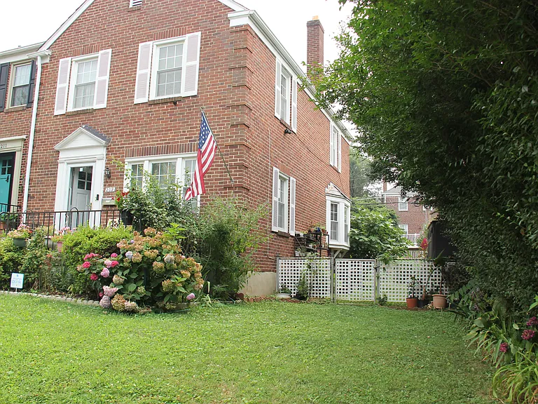 209 Brandon Rd — Photo 3