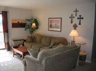 880 N Lakeside Dr APT 2D, Vernon Hills, IL