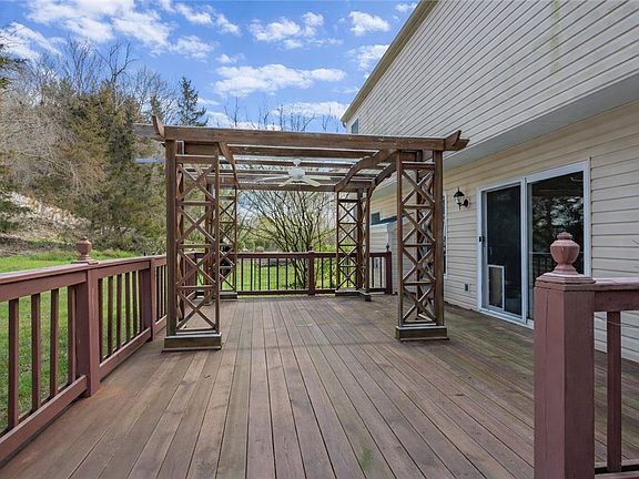 4th image of 639 White Pine Dr