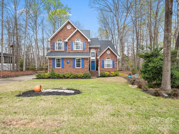 2369 Mill House Ln, Matthews, NC 28104