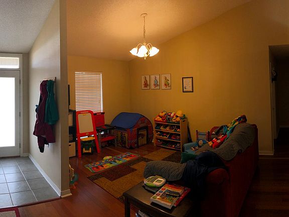 from living room into formal dinning / common room