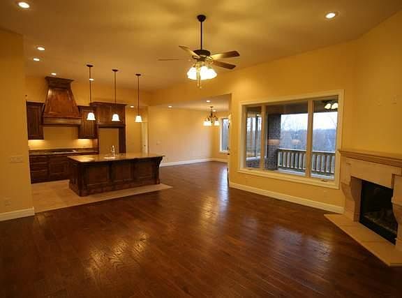4th image of 2075 W Riverwood Dr
