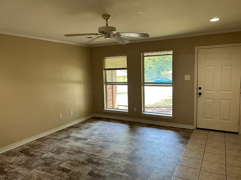 8325 Garrett Dr #8325 — Photo 4